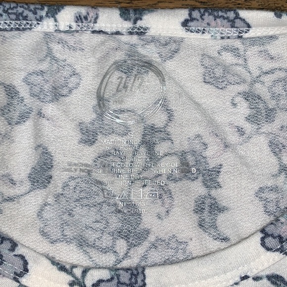 Like new! Maurices 24/7 Softest Floral Tee - Picture 5 of 7